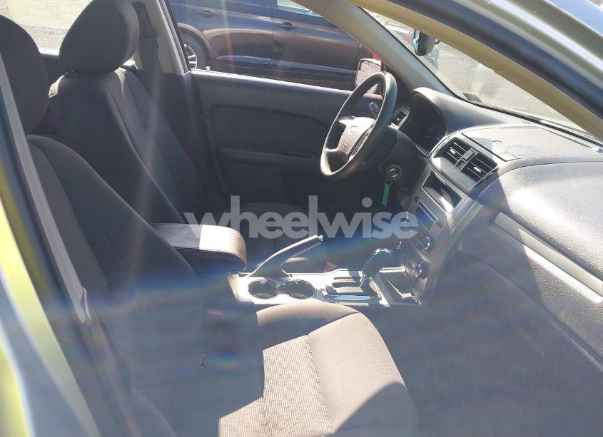 Photo 5 of 2011 Ford Fusion SE (VIN 3FAHP0HA5BR187630)