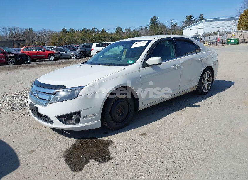 Photo 2 of 2011 Ford Fusion SE (VIN 3FAHP0HA5BR192049)