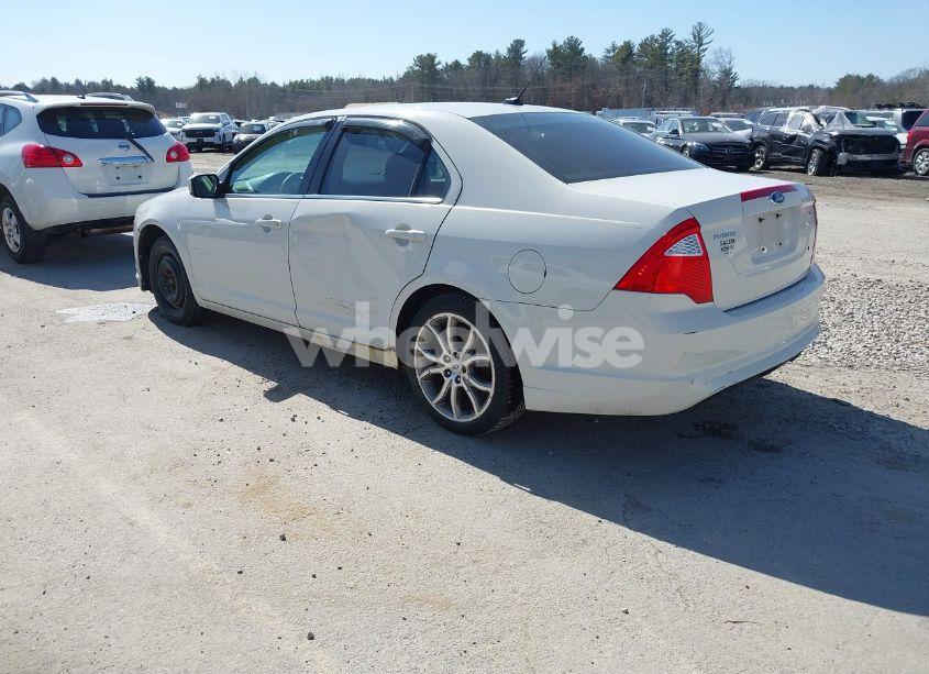 Photo 3 of 2011 Ford Fusion SE (VIN 3FAHP0HA5BR192049)