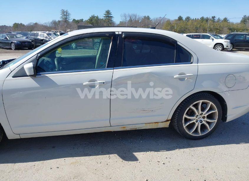 Photo 6 of 2011 Ford Fusion SE (VIN 3FAHP0HA5BR192049)