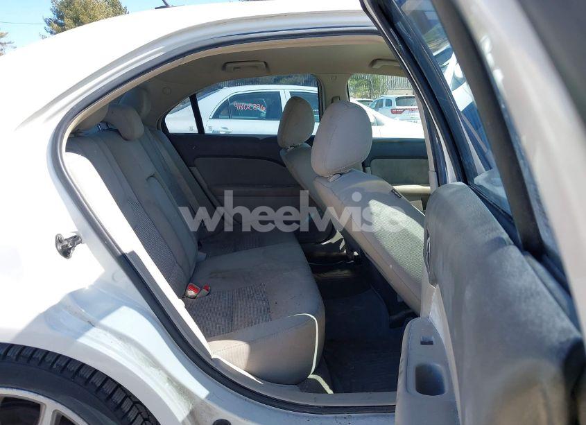 Photo 8 of 2011 Ford Fusion SE (VIN 3FAHP0HA5BR192049)