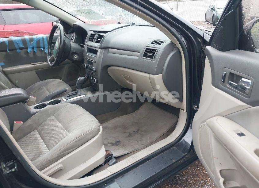 Photo 5 of 2011 Ford Fusion SE (VIN 3FAHP0HA5BR223784)