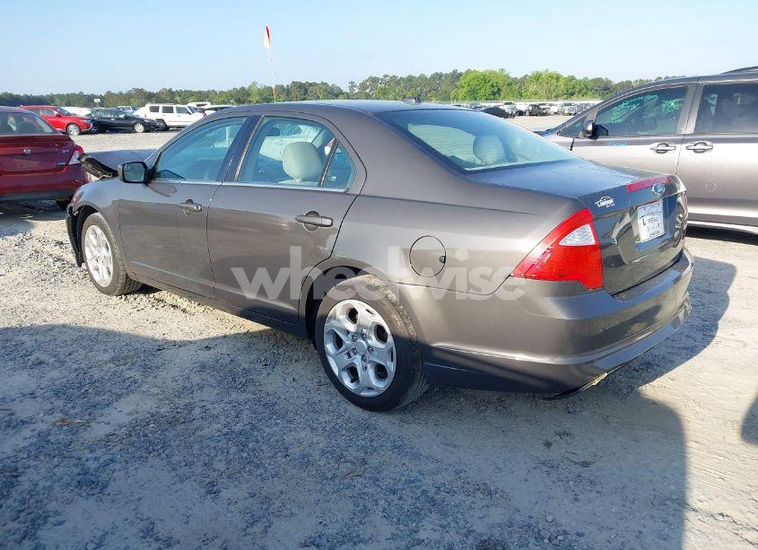 Photo 3 of 2011 Ford Fusion SE (VIN 3FAHP0HA5BR247969)