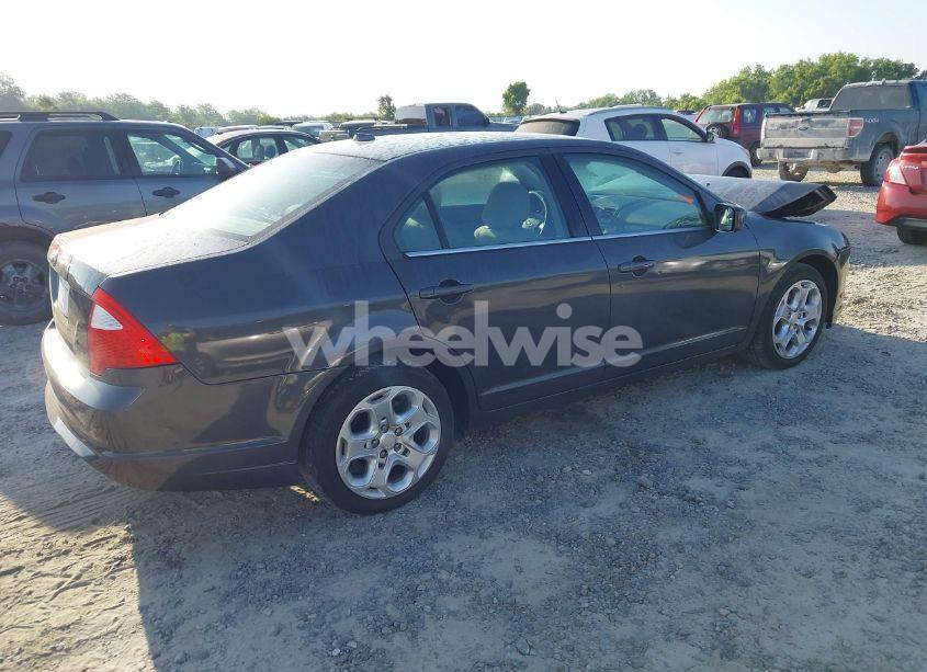 Photo 4 of 2011 Ford Fusion SE (VIN 3FAHP0HA5BR247969)