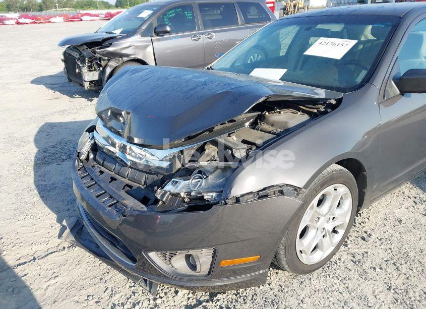 Photo 6 of 2011 Ford Fusion SE (VIN 3FAHP0HA5BR247969)