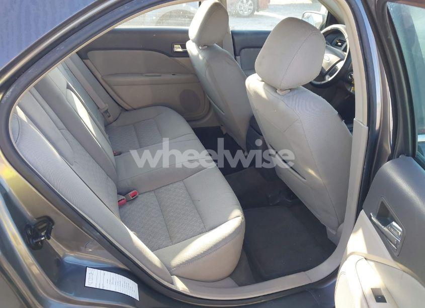 Photo 8 of 2011 Ford Fusion SE (VIN 3FAHP0HA5BR247969)