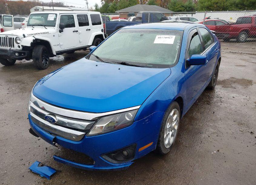 Photo 2 of 2011 Ford Fusion SE (VIN 3FAHP0HA5BR250208)