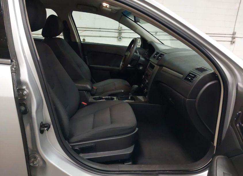 Photo 5 of 2011 Ford Fusion SE (VIN 3FAHP0HA5BR254503)
