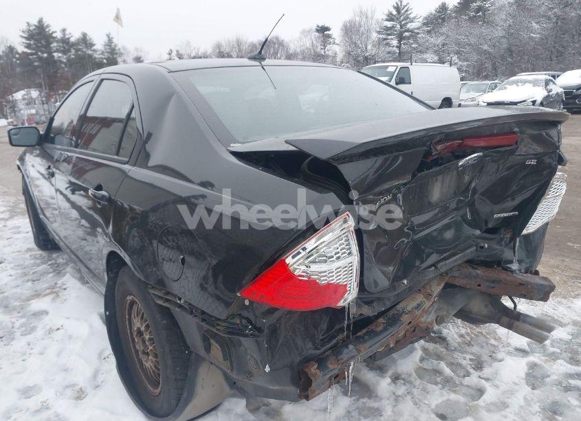 Photo 3 of 2011 Ford Fusion SE (VIN 3FAHP0HA5BR283404)