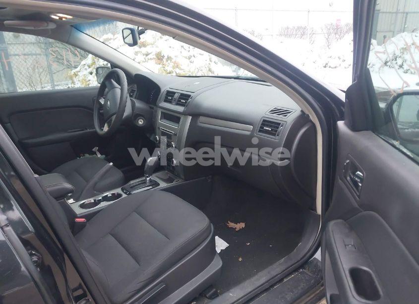 Photo 5 of 2011 Ford Fusion SE (VIN 3FAHP0HA5BR283404)