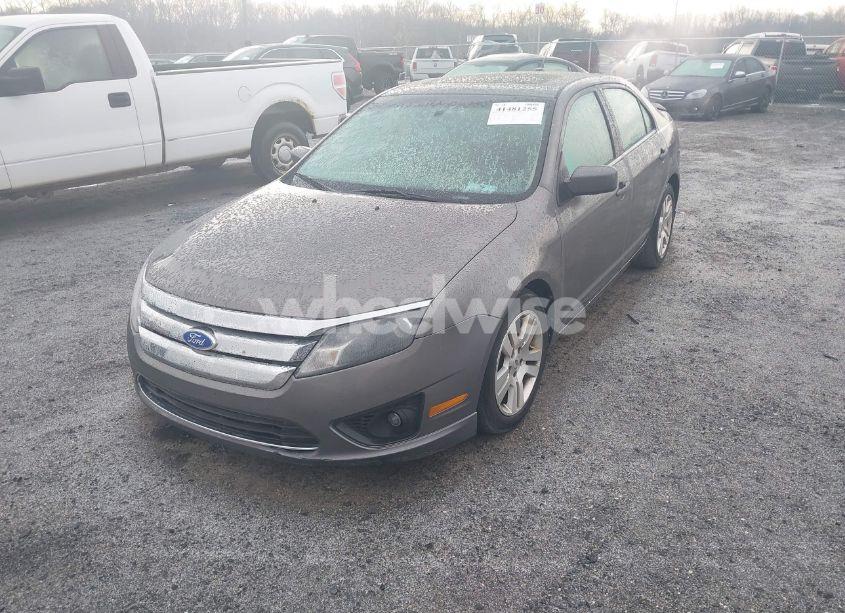 Photo 2 of 2011 Ford Fusion SE (VIN 3FAHP0HA5BR289624)