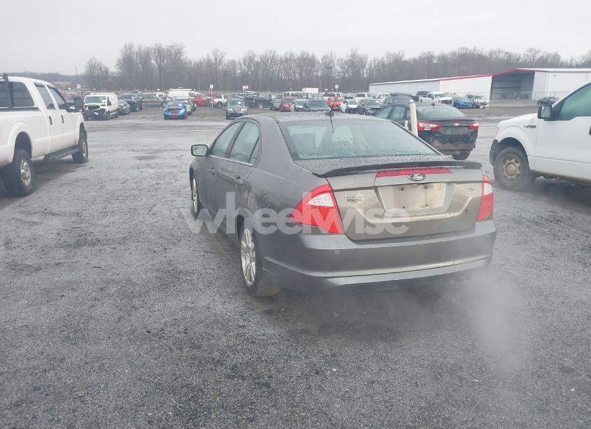 Photo 3 of 2011 Ford Fusion SE (VIN 3FAHP0HA5BR289624)