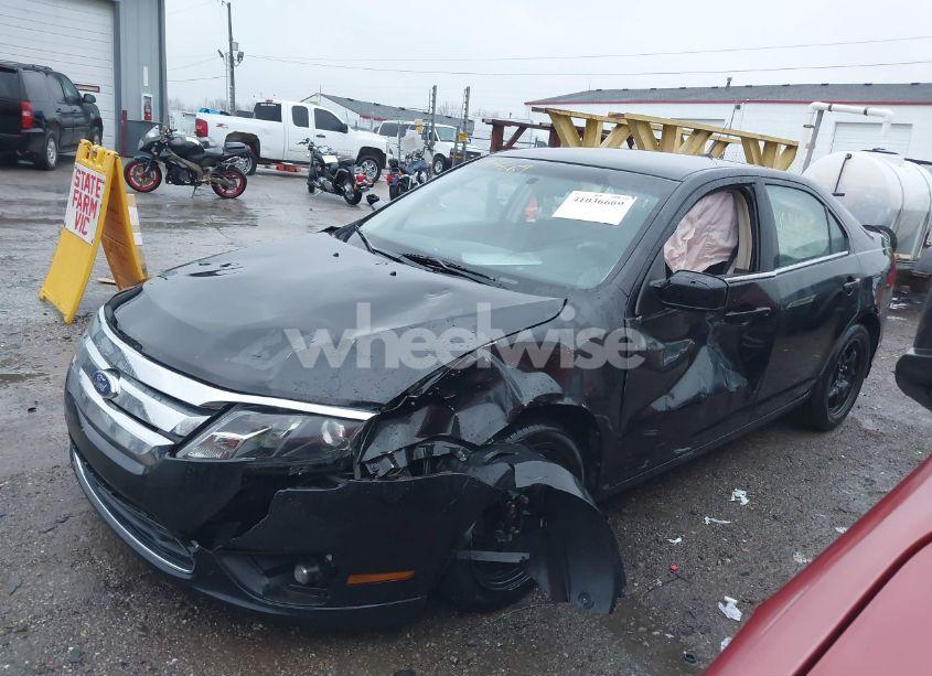 Photo 2 of 2011 Ford Fusion SE (VIN 3FAHP0HA5BR315414)