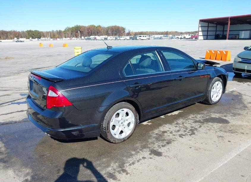 Photo 4 of 2011 Ford Fusion SE (VIN 3FAHP0HA5BR328230)