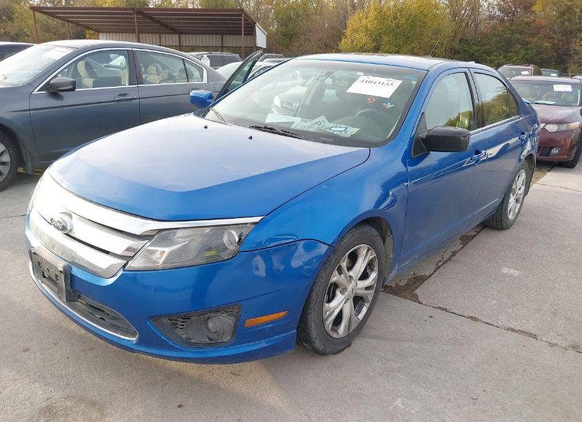 Photo 2 of 2012 Ford Fusion SE (VIN 3FAHP0HA5CR107289)