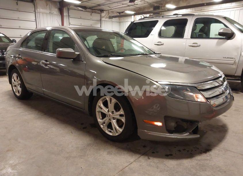 2012 Ford Fusion SE (VIN 3FAHP0HA5CR120415) main photo