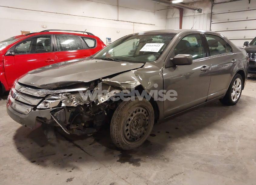 Photo 2 of 2012 Ford Fusion SE (VIN 3FAHP0HA5CR120415)