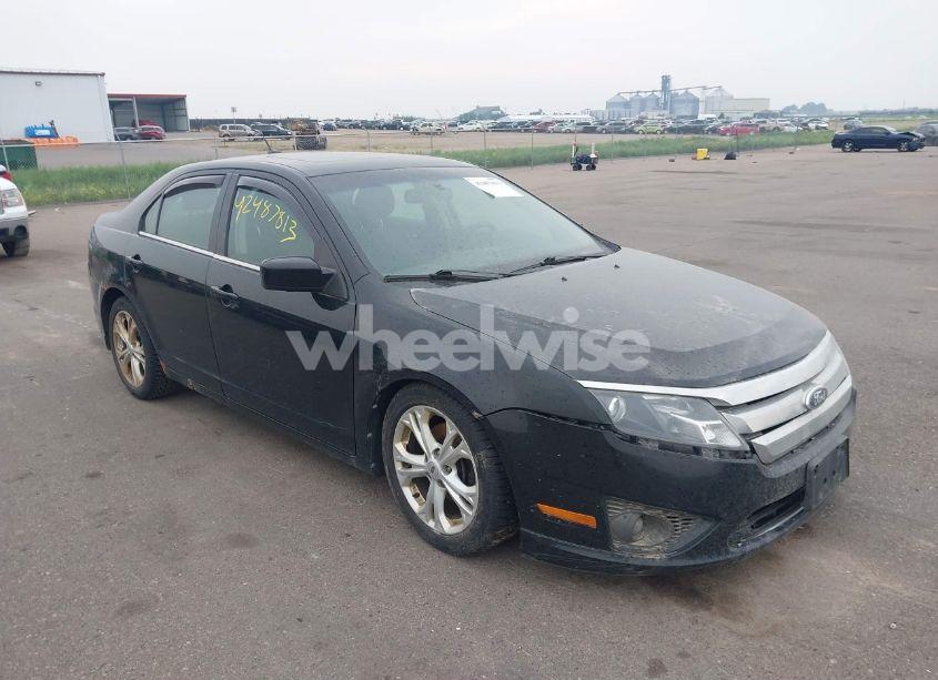 2012 Ford Fusion SE (VIN 3FAHP0HA5CR124979) main photo