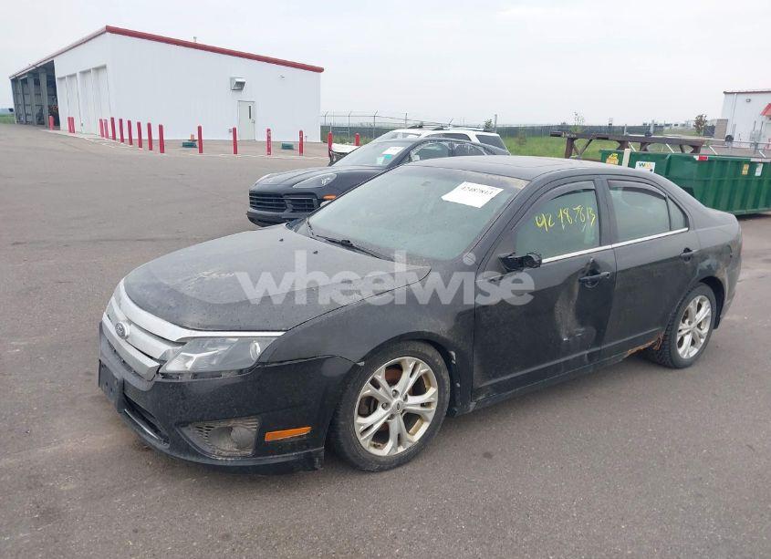 Photo 2 of 2012 Ford Fusion SE (VIN 3FAHP0HA5CR124979)