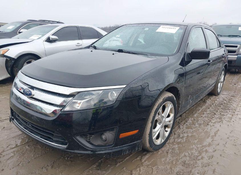 Photo 2 of 2012 Ford Fusion SE (VIN 3FAHP0HA5CR135867)