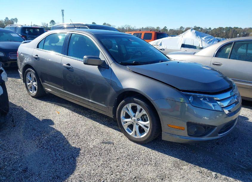 2012 Ford Fusion SE (VIN 3FAHP0HA5CR136470) main photo