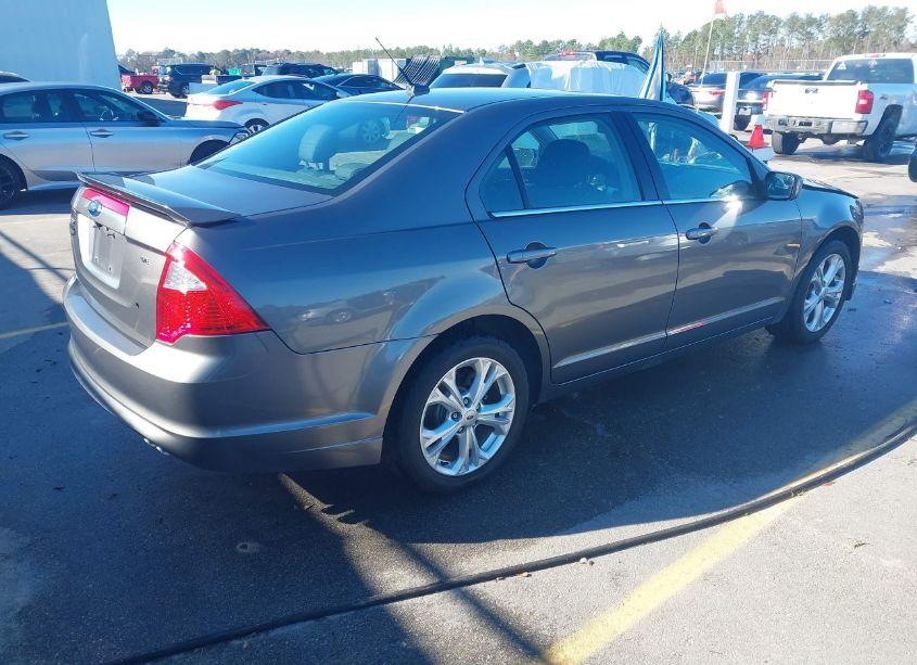 Photo 4 of 2012 Ford Fusion SE (VIN 3FAHP0HA5CR136470)