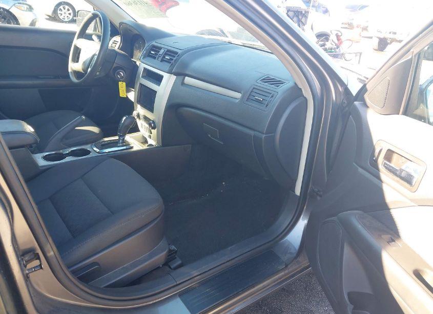 Photo 5 of 2012 Ford Fusion SE (VIN 3FAHP0HA5CR136470)