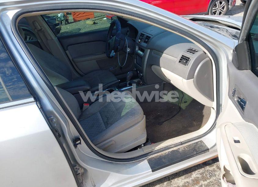 Photo 5 of 2012 Ford Fusion SE (VIN 3FAHP0HA5CR213354)