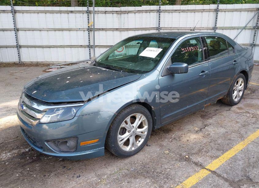 Photo 2 of 2012 Ford Fusion SE (VIN 3FAHP0HA5CR263705)