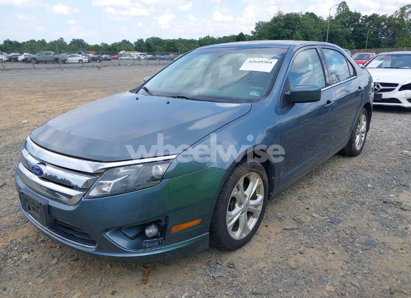 Photo 2 of 2012 Ford Fusion SE (VIN 3FAHP0HA5CR264255)
