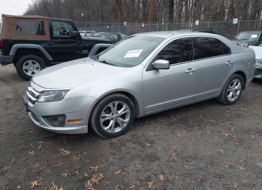 Photo 2 of 2012 Ford Fusion SE (VIN 3FAHP0HA5CR277796)