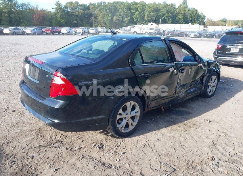 Photo 4 of 2012 Ford Fusion SE (VIN 3FAHP0HA5CR305841)