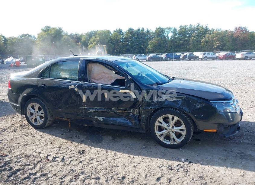 Photo 6 of 2012 Ford Fusion SE (VIN 3FAHP0HA5CR305841)