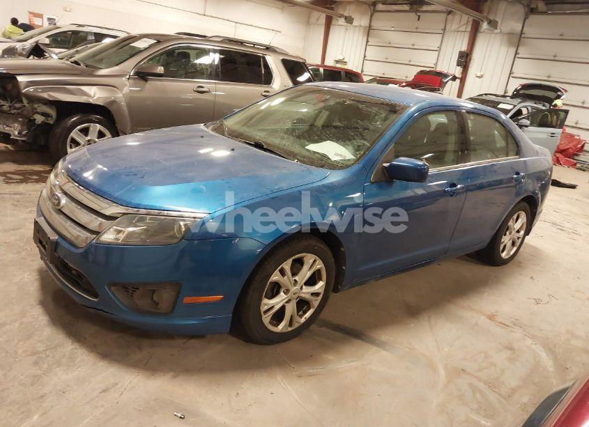Photo 2 of 2012 Ford Fusion SE (VIN 3FAHP0HA5CR364825)