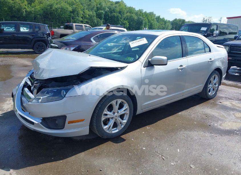 Photo 2 of 2012 Ford Fusion SE (VIN 3FAHP0HA5CR374481)