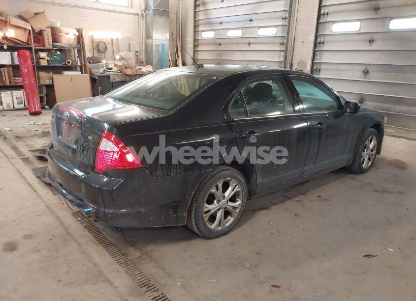 Photo 4 of 2012 Ford Fusion SE (VIN 3FAHP0HA5CR434663)