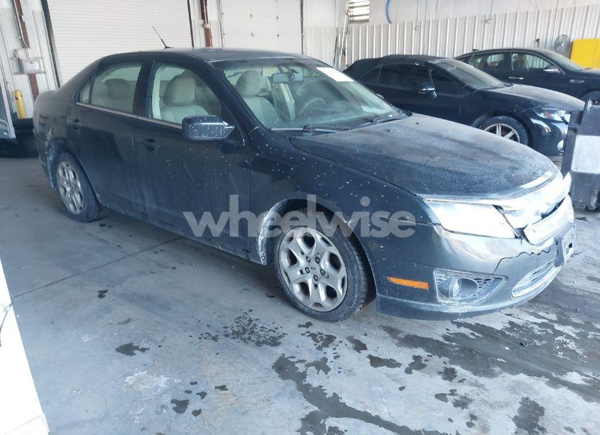 2010 Ford Fusion SE (VIN 3FAHP0HA6AR147734) main photo