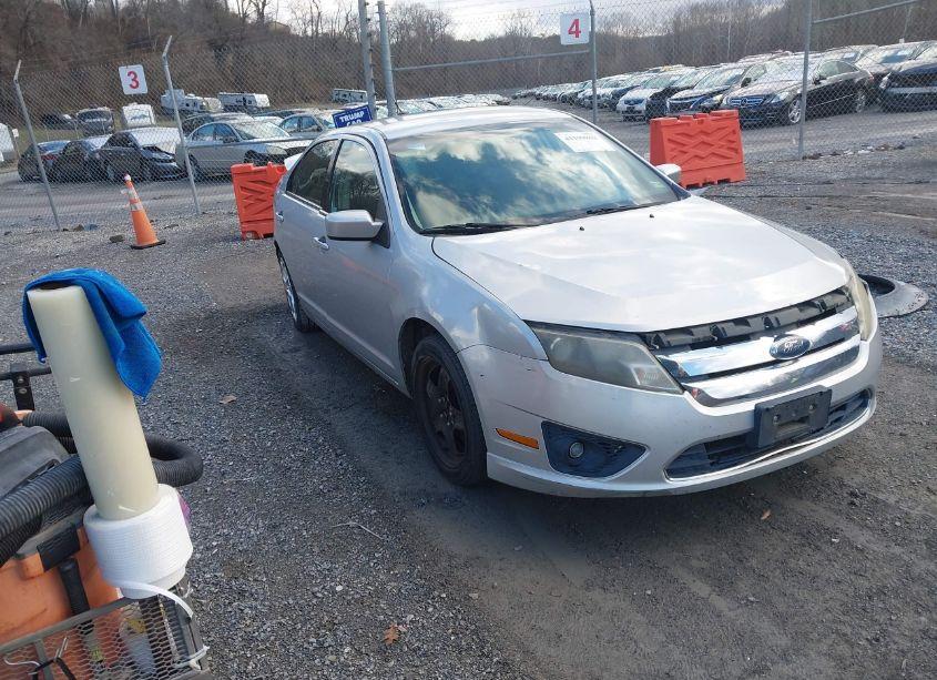 2010 Ford Fusion SE (VIN 3FAHP0HA6AR156238) main photo