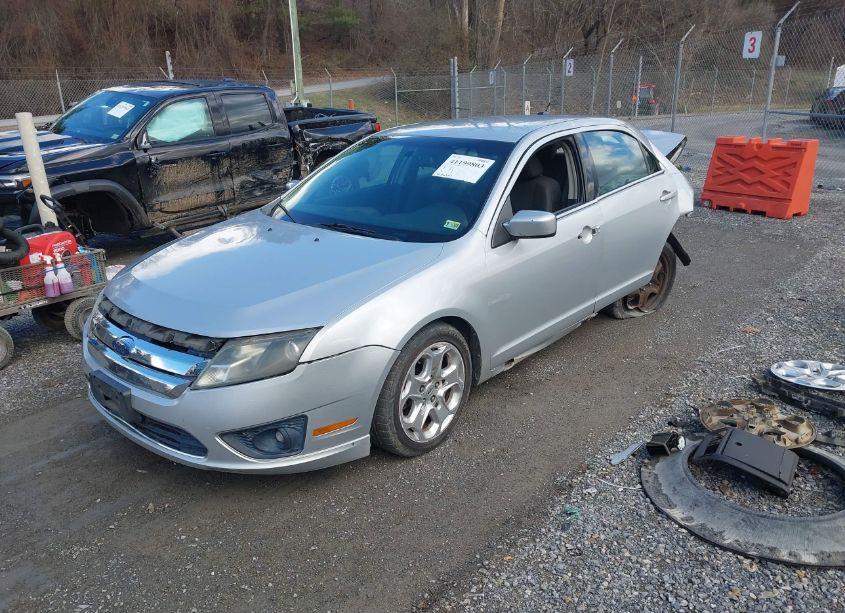 Photo 2 of 2010 Ford Fusion SE (VIN 3FAHP0HA6AR156238)