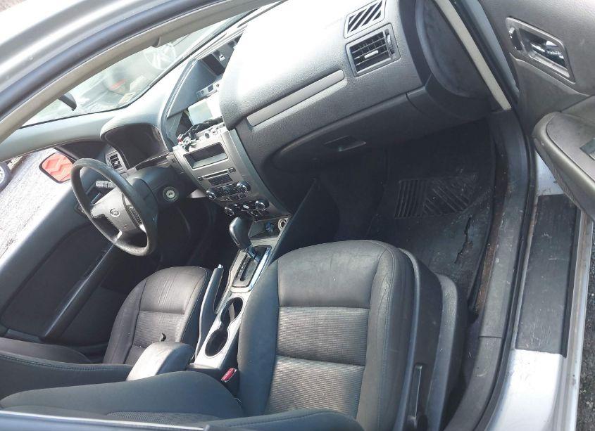Photo 5 of 2010 Ford Fusion SE (VIN 3FAHP0HA6AR156238)