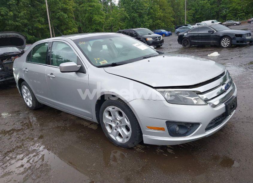 2010 Ford Fusion SE (VIN 3FAHP0HA6AR156319) main photo