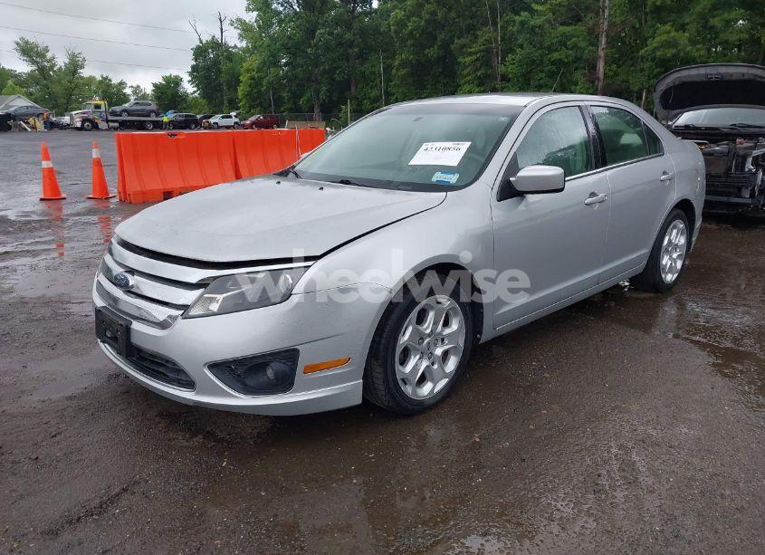 Photo 2 of 2010 Ford Fusion SE (VIN 3FAHP0HA6AR156319)