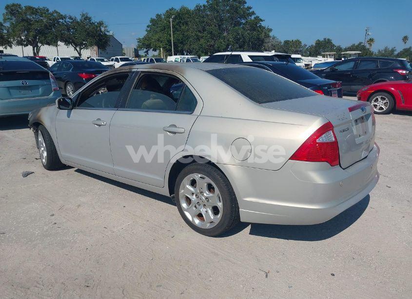 Photo 3 of 2010 Ford Fusion SE (VIN 3FAHP0HA6AR169457)
