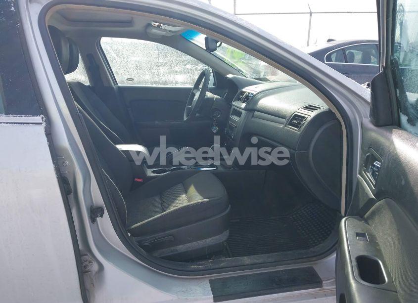 Photo 5 of 2010 Ford Fusion SE (VIN 3FAHP0HA6AR219287)