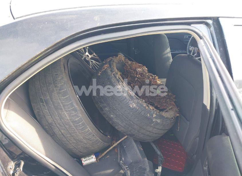 Photo 8 of 2010 Ford Fusion SE (VIN 3FAHP0HA6AR255383)