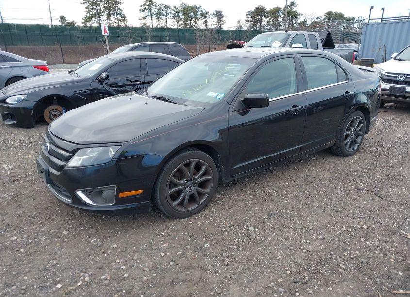 Photo 2 of 2010 Ford Fusion SE (VIN 3FAHP0HA6AR295849)