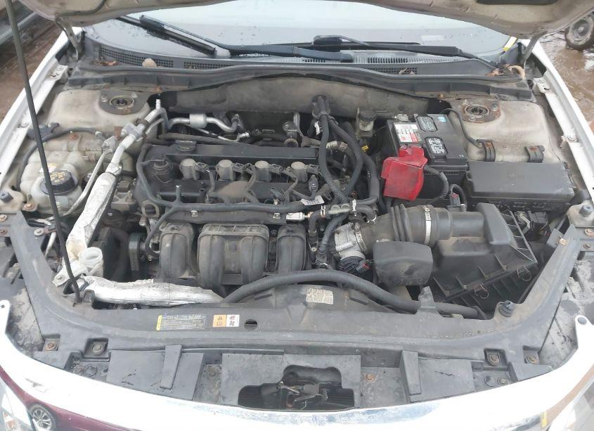 Photo 10 of 2010 Ford Fusion SE (VIN 3FAHP0HA6AR316618)