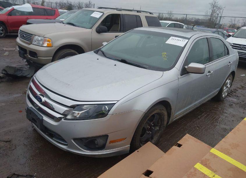Photo 2 of 2010 Ford Fusion SE (VIN 3FAHP0HA6AR316618)