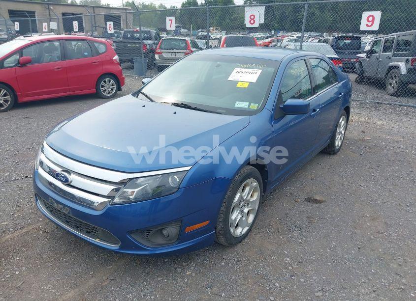 Photo 2 of 2010 Ford Fusion SE (VIN 3FAHP0HA6AR392162)