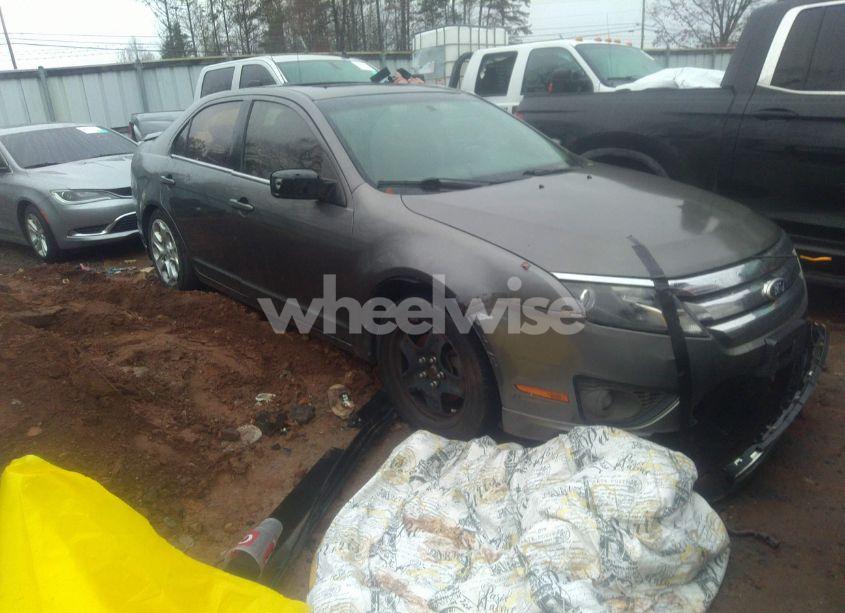 2010 Ford Fusion SE (VIN 3FAHP0HA6AR393764) main photo